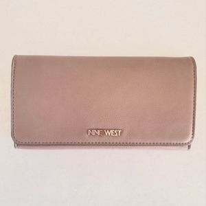 Like NEW! Nine West Wallet